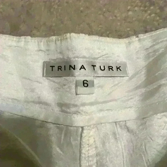 Trina Turk, white shorts, size 6 with beautiful lacing and pockets - Picture 4 of 8